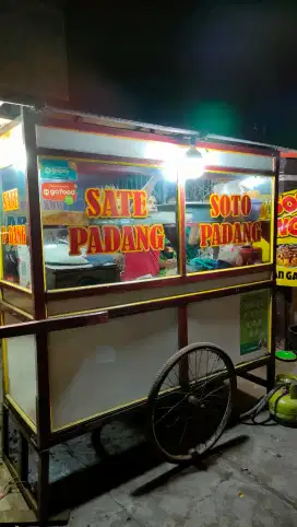 Dibutuhkan karyawan sate dan soto padang