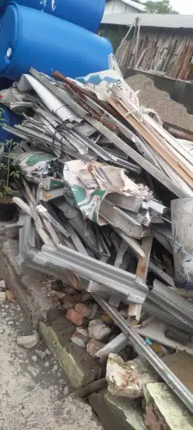 Cari/trima barang bekas besi tua dan bongkaran