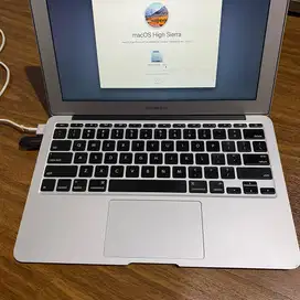 Macbook air 2015 core i5 1.6Ghz 4gb ssd 128gb 11” mulus