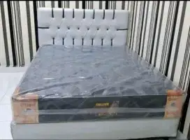 Dipan tempat tidur