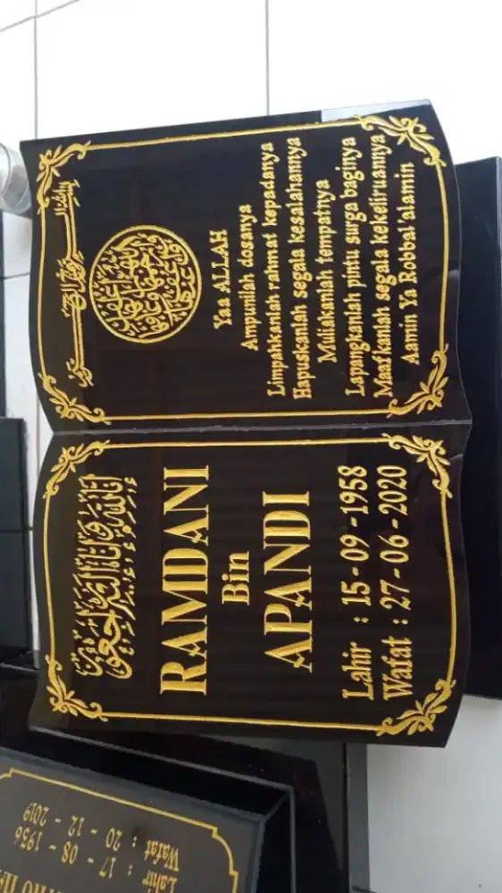 Batu Nisan BUKU