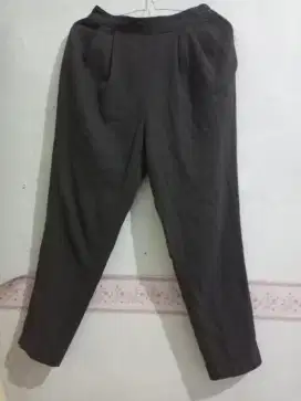 Celana wanita hitam