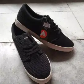 Airwalk black ukuran 42 BNIB