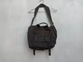 Tas slempang Maternal Disaster Original