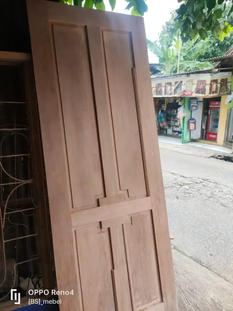 Pintu kayu open