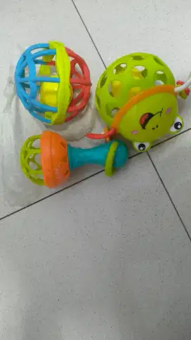 Seluruh mainan anak-anak bayi