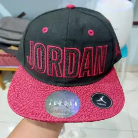 Topi snapback Nike Air Jordan Original size Youth - black gym red