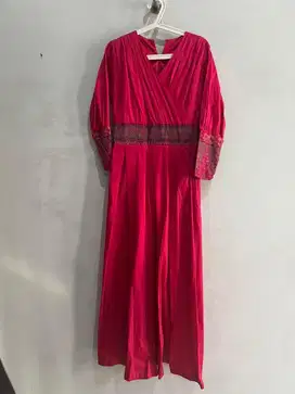 Dress undangan wanita mewah