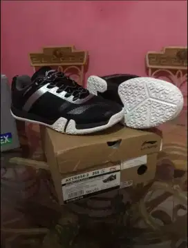 Sepatu Badminton Lining Saga Lite V 2023 Edition Kondisi Baru Termurah