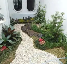 Taman rumah indoor kombinasi batu koral/ batu alam