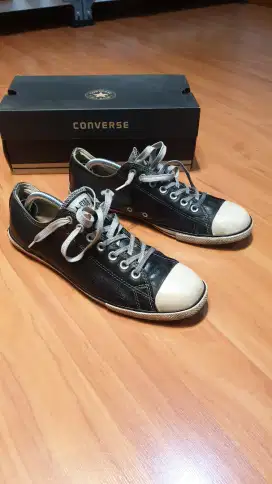 Sepatu Converse CT Slim OX 44 / 10
