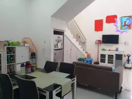Rumah Cantik Siap Huni di Karah Ketintang dekat Kebonsari Gayungsari