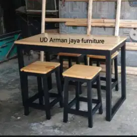 Meja makan set + 4 kursi