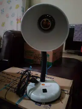 Lampu meja merk Succes