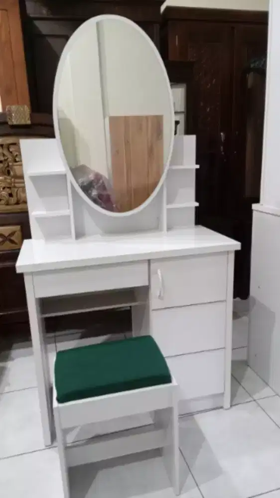 Meja Rias Merk TOPPAN