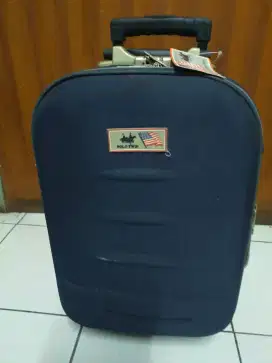Kopor bagasi warna hitam