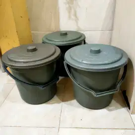 Ember plastik tebal + tutup