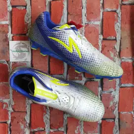 Sepatu bola specs original ls omega