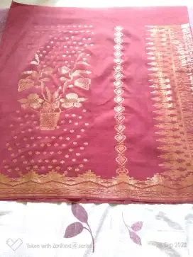 Songket Tenun Tangan Benang Emas Motif Bunga
