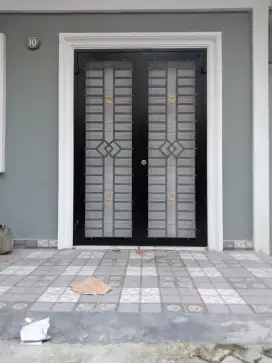Jerjak dan pintu minimalis