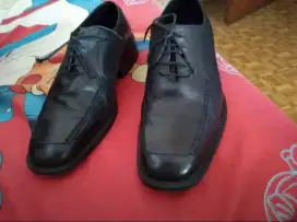 Sepatu pantofel merek Andre Valentino