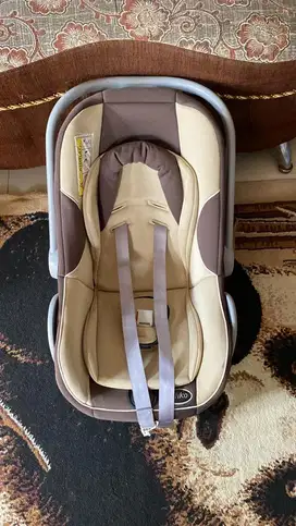 Car seat pliko untuk keamanan bayi di mobil