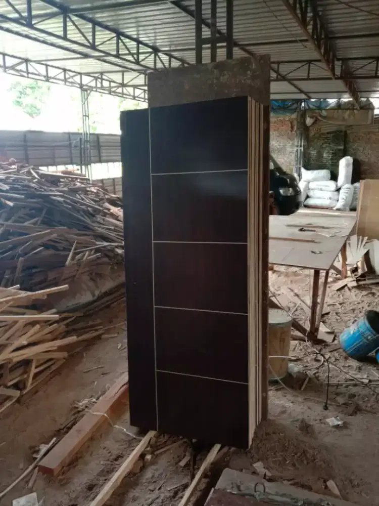 Pintu HPL minimalis