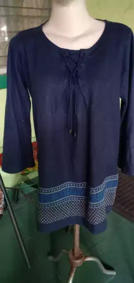 Atasan biru tua