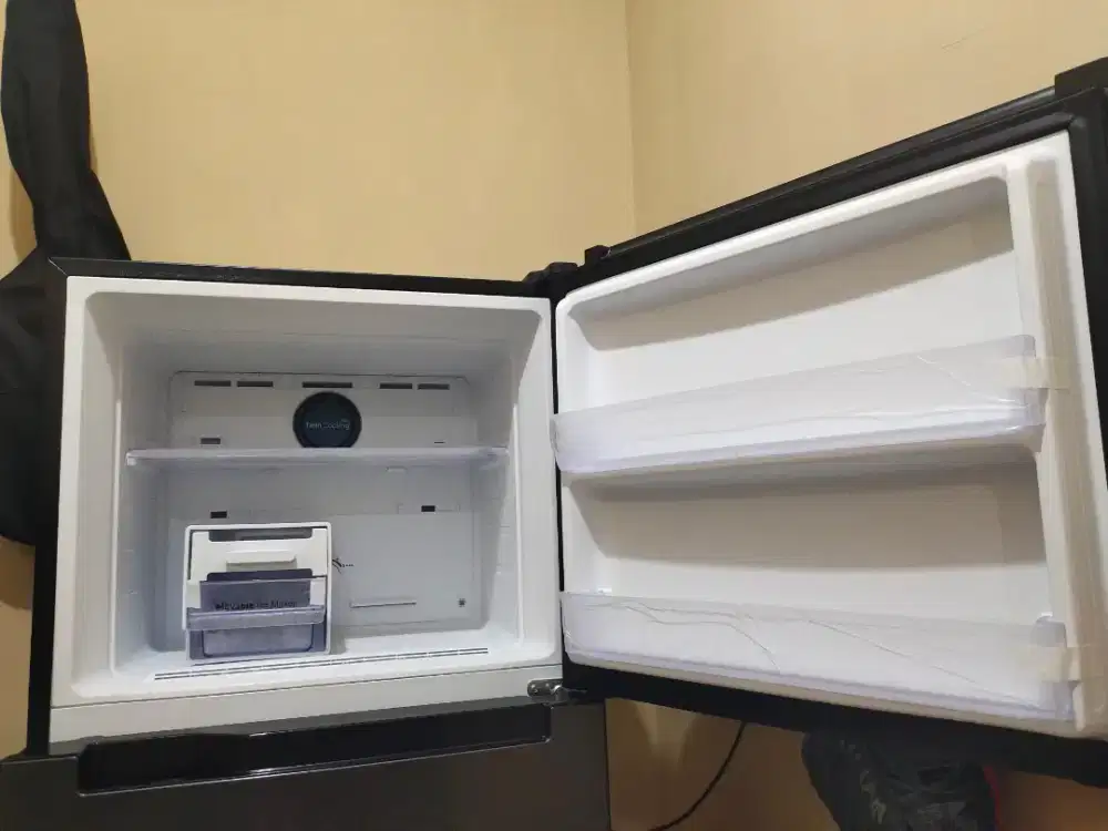 Kulkas Samsung big 2 door garansi compressor 10tahun