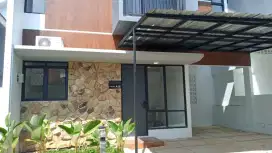 Over kredit / Disewakan 2 km ke Stasiun Depok Lama