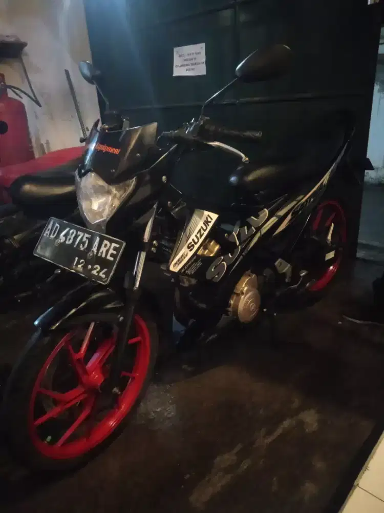 Dijual cepat Suzuki Satria hitam 2014 8,5jt nego bensin