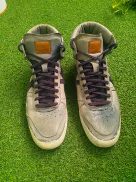 Sepatu Onitsuka Collab Coach New York