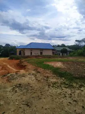 Dijual dua kavling tanah perumahan yang letaknya bersebelahan.