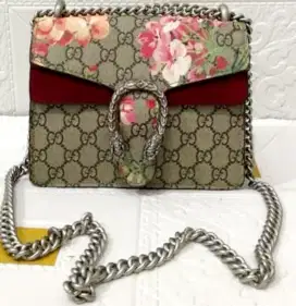 GUCCI SLINGBAG MADE IN ITALY