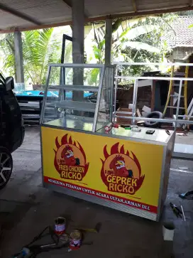 Gerobak ayam goreng dan aneka gorengan gratis desain dan cetak banner