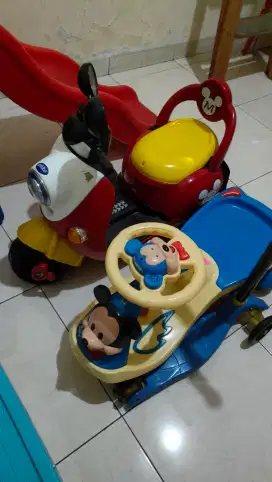 Motor aki mickey merah