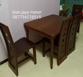 Meja makan jati