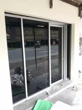 Sekat kaca dinding kaca kantor ruko tempat usaha kaca sekat ruangan