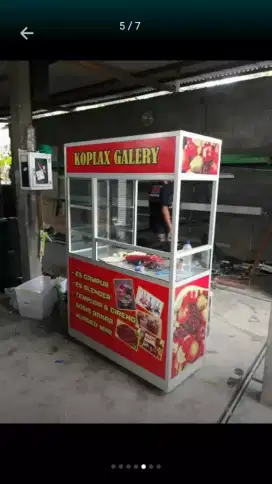 Gerobak seblak dan bakso kuah etalase gorengan ayam goreng