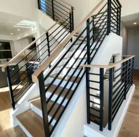 Railing tangga pegangan kayu
