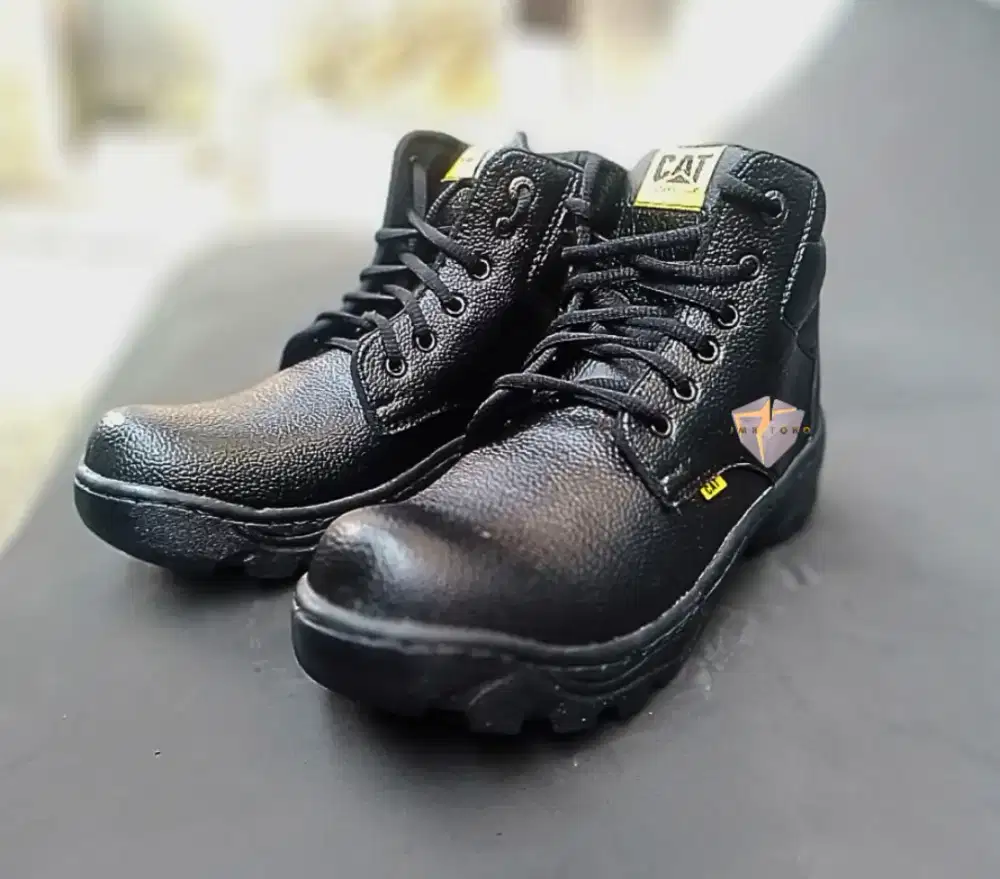 Sepatu safety boots