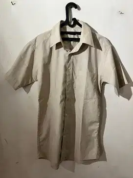 Kemeja coklat krem fit, outfit keren