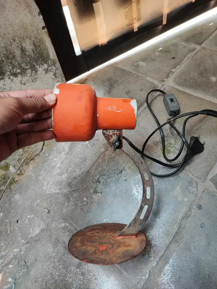 Lampu Meja Besi Vintage Space Age