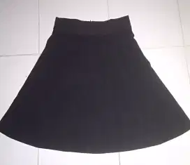 Nett rok bahan merk Simplicity size S