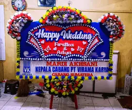 Buat Pernikahanmu Semakin Indah dengan Karangan Bunga Papan Terbaik