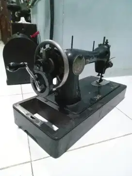 Mesin jahit engkol SINGER klasik koleksi antik vintage retro jadul old