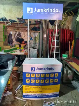 Meja promosi brending Mantap mantul