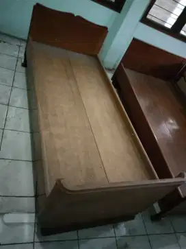 Ranjang Kayu Jati