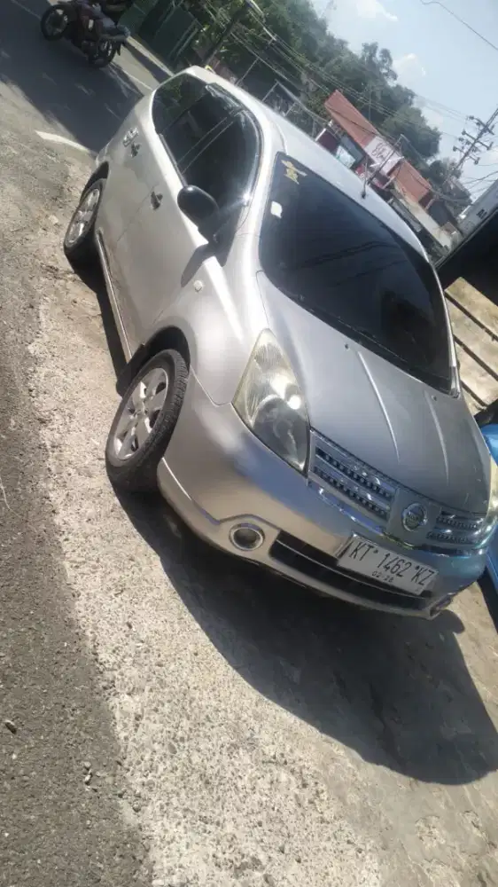 Dijual mobil nissan livina 2008