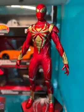 Hot Toys Spiderman Iron Spider